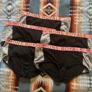 lot of five mons royale wool underwear
